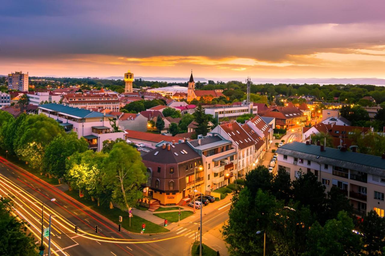 Belvárosi Panzió Siófok Exterior foto