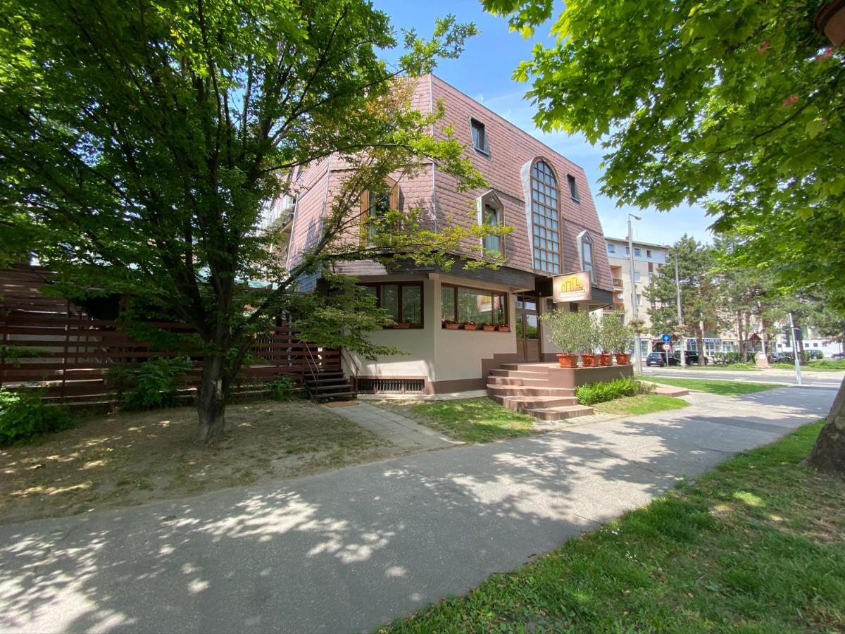 Belvárosi Panzió Siófok Exterior foto