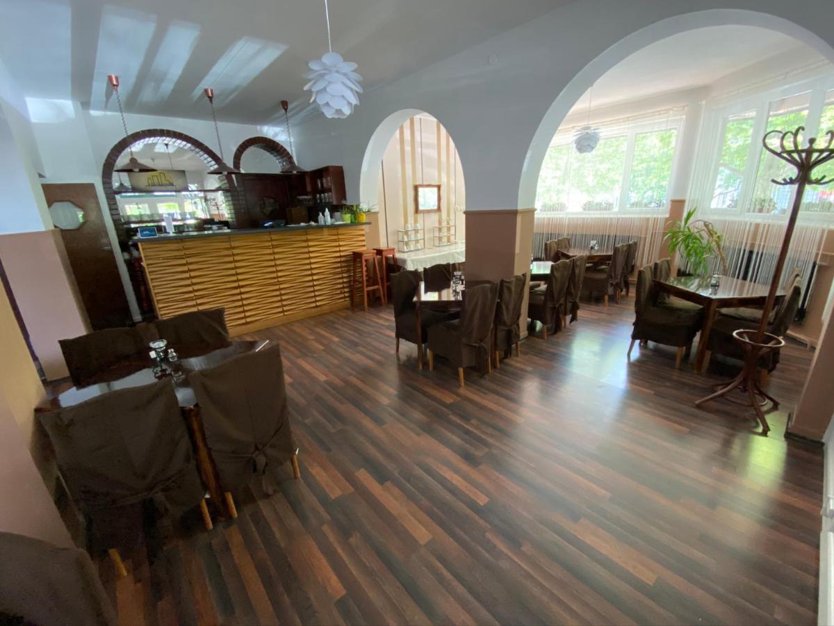 Belvárosi Panzió Siófok Exterior foto