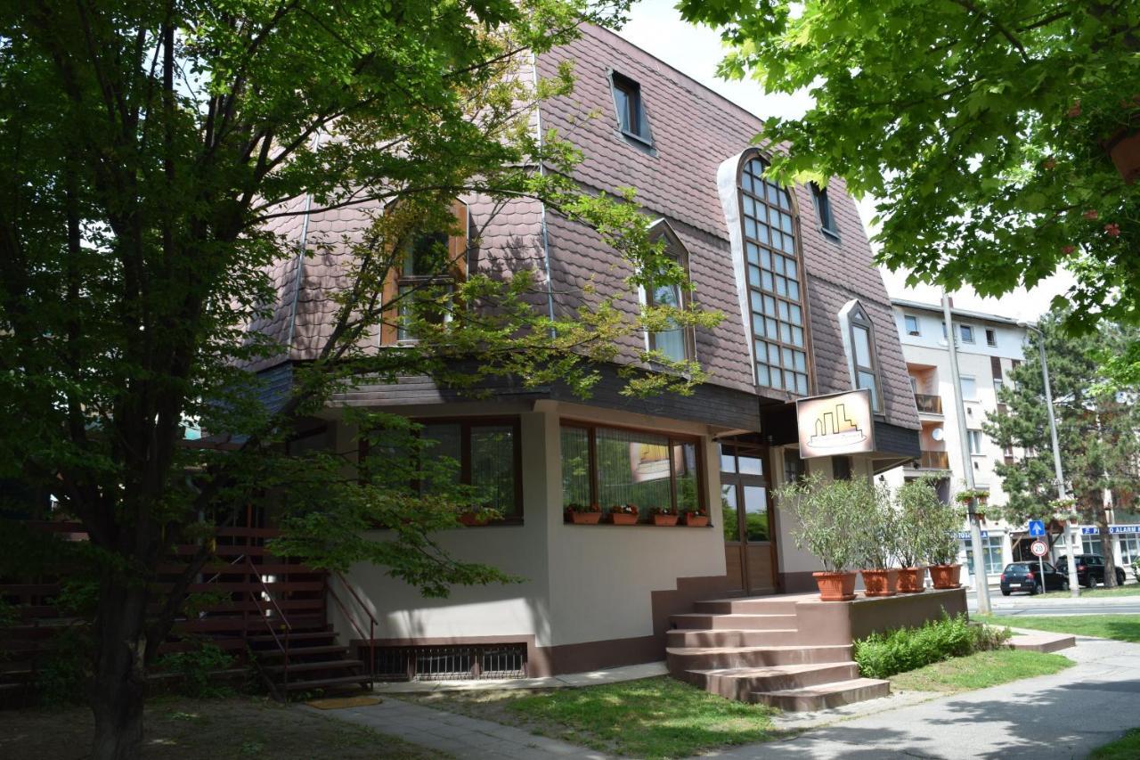 Belvárosi Panzió Siófok Exterior foto